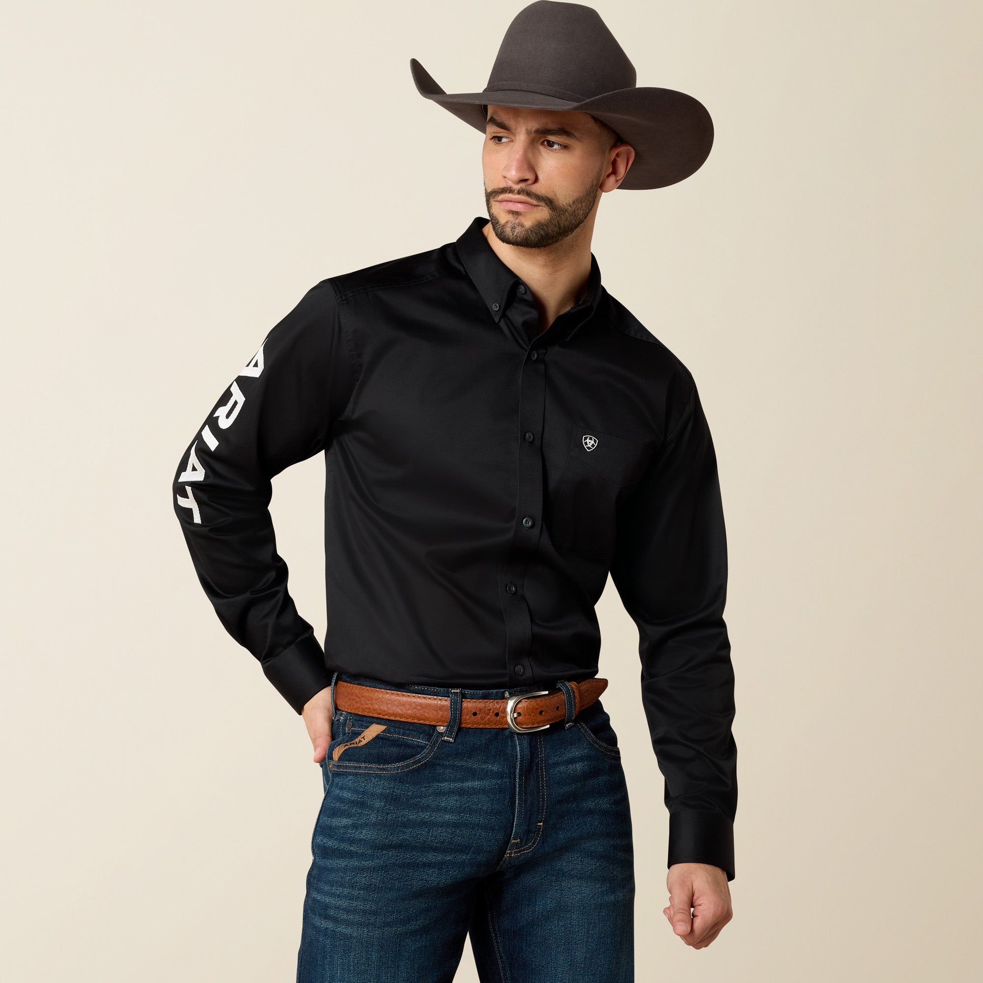 CAMISA ARIAT TEAM LOGO TWILL FTD LS SHRTBLACK-WHITE