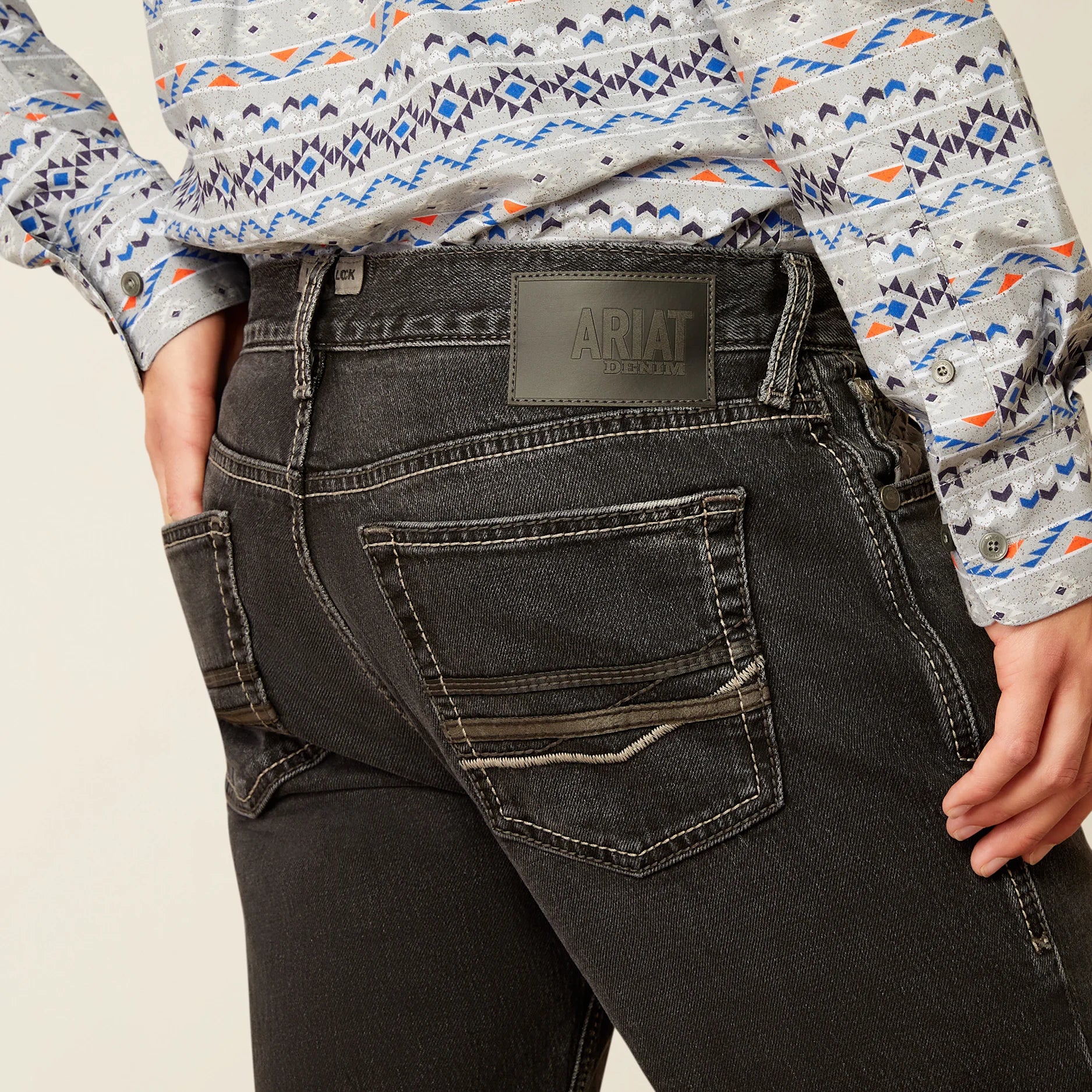 PANTALON ARIAT M7 SLIM FIT STRAIGHT LEG-NEGRO